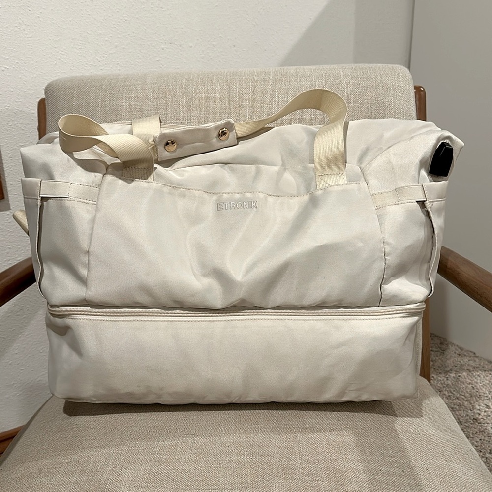 Spacious Cream Travel Bag